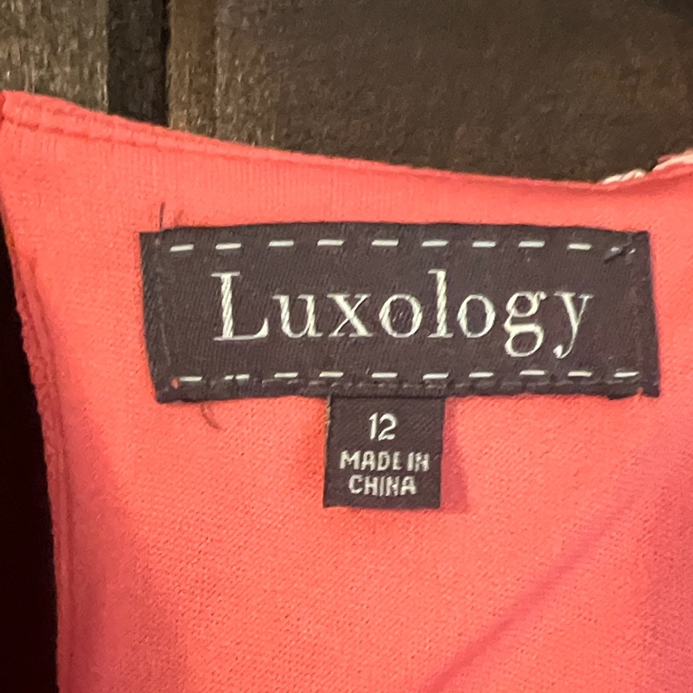 Luxology Coral‎ Dress with White Accents - Picture 2 of 7